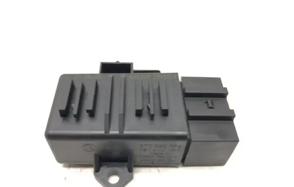 Skoda Superb B6 (3T) Seat heating relay 3T0959772