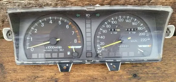 Mitsubishi Galant Speedometer (instrument cluster) MB561547