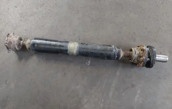 Mitsubishi Pajero Rear driveshaft/prop shaft 46500D11A