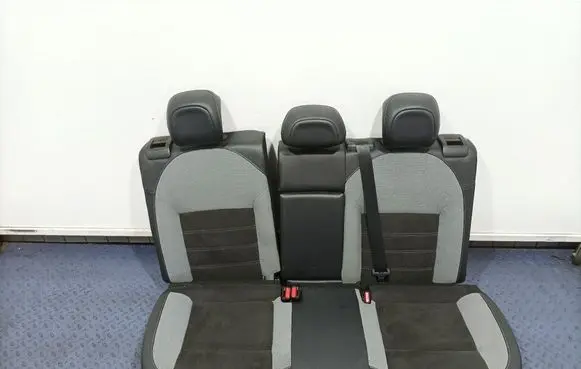 AC 428 Second row seats 