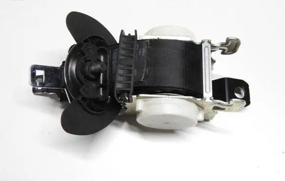 Middle seatbelt (rear)