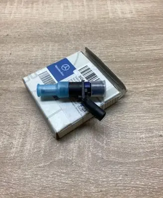 Mercedes-Benz B W245 Fuel injector A0000789023 A0000788749