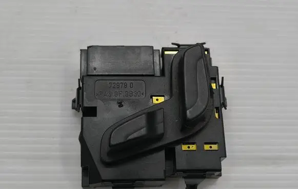 Mercedes-Benz E W212 Seat control switch A2048701958