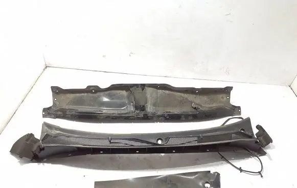 Chevrolet Silverado Wiper trim 85738557
