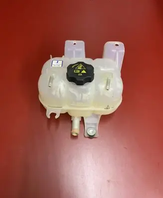 Chrysler Pacifica Coolant expansion tank/reservoir 68217323AA 68217323