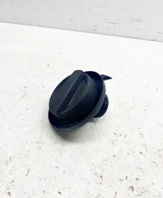 BMW 1 F20 F21 Oil filler cap 7810585