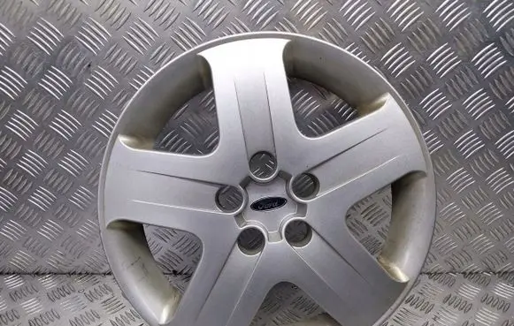 Ford Focus R16 wheel hub/cap/trim 4M51-1000-GD