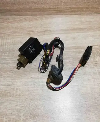 Mazda 626 Alarm control unit/module 6817253
