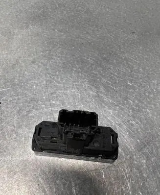 Volkswagen PASSAT B7 Parking (PDC) sensor switch 15A860A1