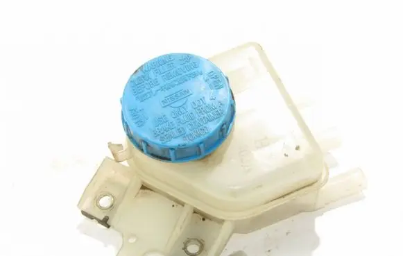 Nissan Almera Tino Brake fluid reservoir 
