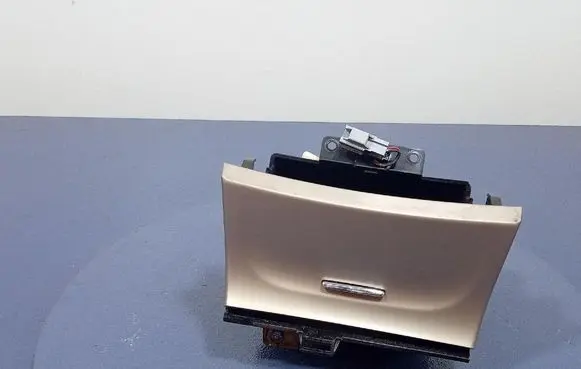 Jeep Grand Cherokee Glove box