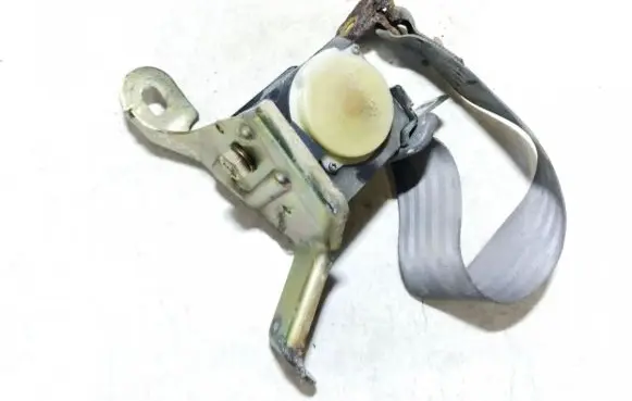 Rear seatbelt