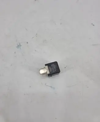 Toyota RAV 4 (XA20) Other relay 9098704006