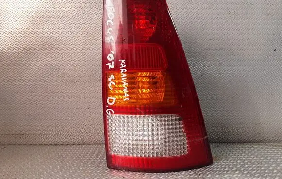 Ford Focus Rear/tail lights XS4X13N004E