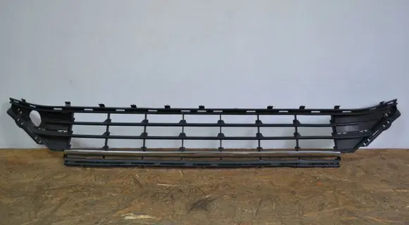 Volkswagen Golf VII Front bumper lower grill 5G0853677