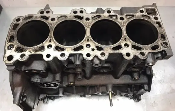 Nissan X-Trail T30 Engine block YD22 140997A