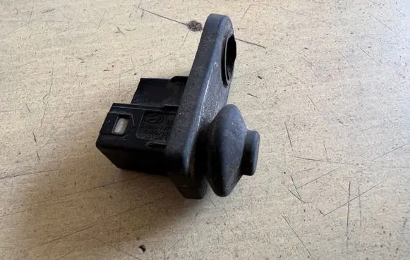 Hyundai i20 (PB PBT) Front door sensor 935601J000