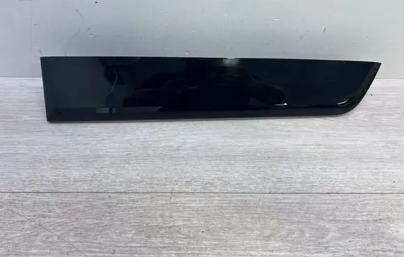 Dashboard glove box trim