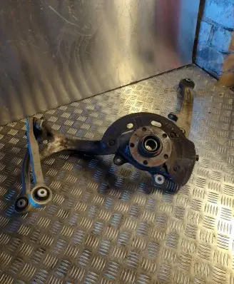 Audi A8 S8 D3 4E Front wheel hub