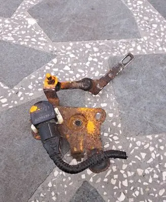 Toyota Avensis T270 Headlight/headlamp level sensor A0752262 7G0121