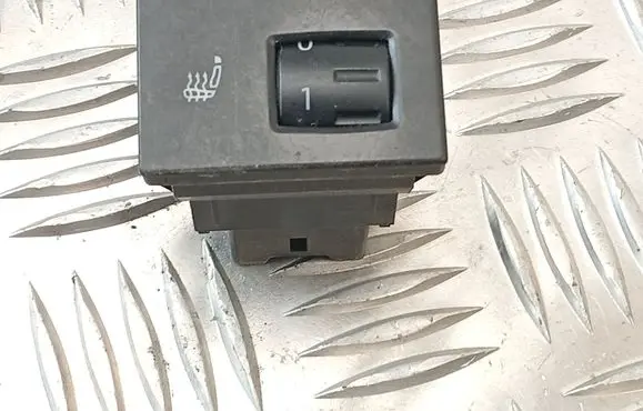 Volkswagen Touareg I Seat heating switch 7L6963564