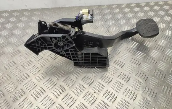 BMW 2 F45 Brake pedal 6856596 685659606