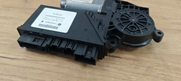 Volkswagen Touareg I Front door window regulator motor 3D1959792 7L0959702 05074330