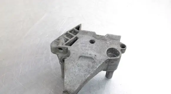 Volkswagen PASSAT B6 Engine mounting bracket 03G199207G