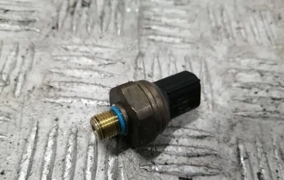 Ford Focus Fuel pressure sensor 8W839F972AA
