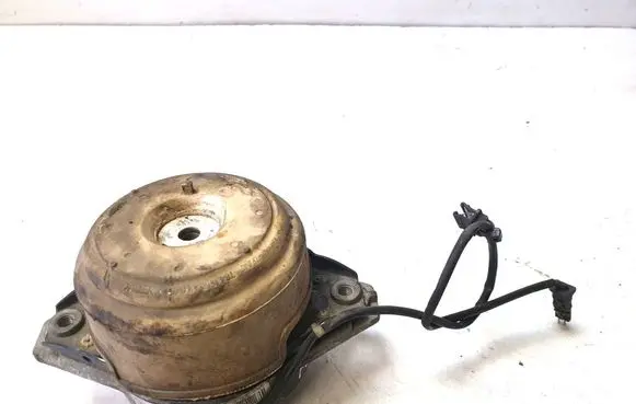 Engine mount bracket