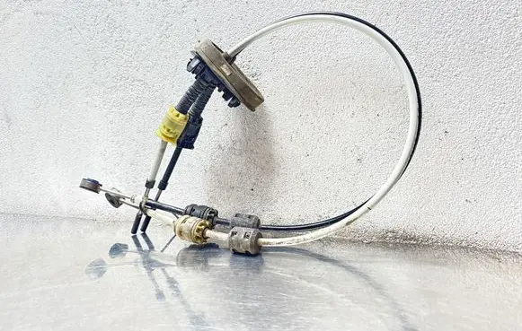 Opel Insignia A Gear shift cable linkage 