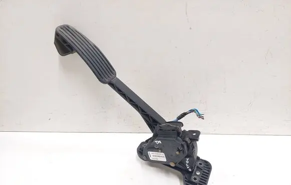 Volvo V70 Accelerator throttle pedal 30636004 6PV00853701
