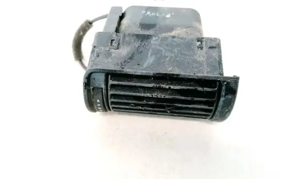 Audi A4 S4 B5 8D Dash center air vent grill 8d1820902b