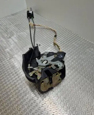 Lexus IS 200-300 Rear door lock