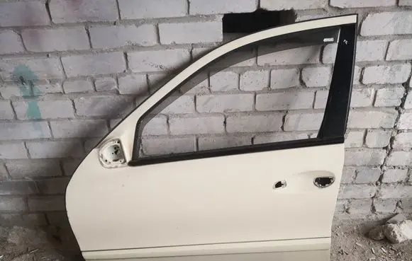 Mercedes-Benz E W211 Front door 2117201305 A2117201305