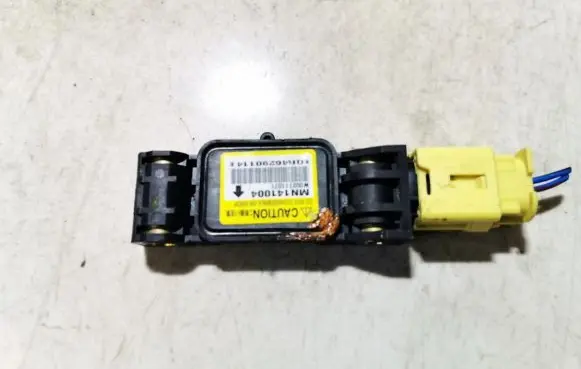 Mitsubishi Grandis Airbag deployment crash/impact sensor MN141004 W002T11071
