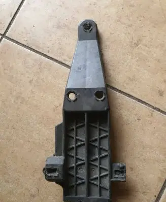 Volkswagen Golf III Bumper support mounting bracket corner 1H6807378
