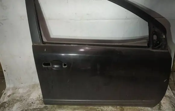 Nissan Note (E11) Front door juodos