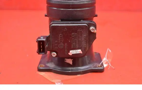 Volkswagen PASSAT B5 Mass air flow meter 058133471
