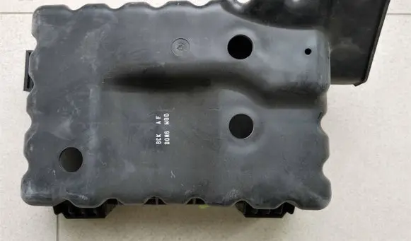 Hyundai Elantra Air filter box 281122D000