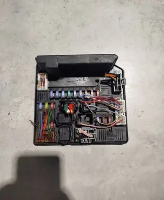 Nissan Qashqai Fuse module 284B7JD02A