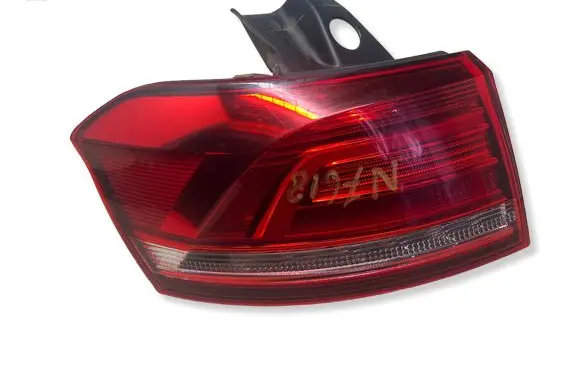 Volkswagen Golf VII Tailgate rear/tail lights 985100954R