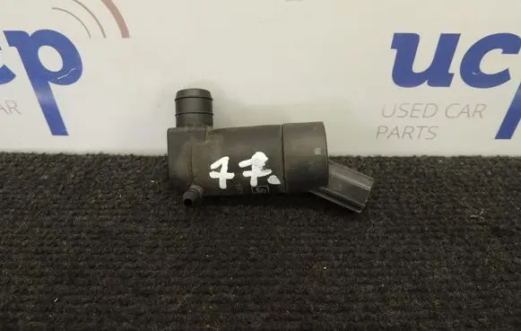 Volvo XC90 Windscreen/windshield washer pump 1S7117K624DC D77