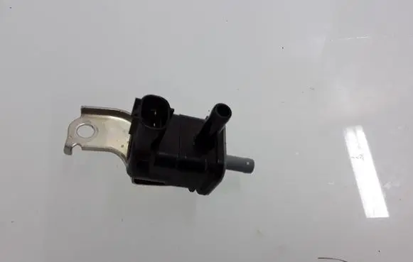 Lexus CT 200H Vacuum valve 9091012276
