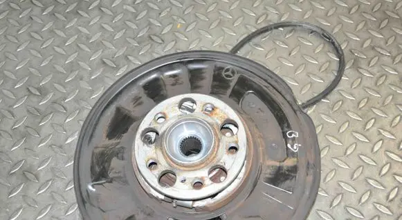 Mercedes-Benz E C207 W207 Rear wheel hub