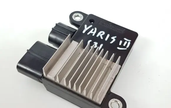 Toyota Yaris Coolant fan relay 8925712020 4993003351