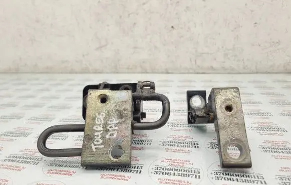 Volkswagen Touareg I Front door hinge set 7L0831412