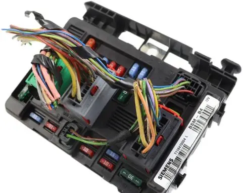 Peugeot 1007 Fuse module 9650618380 T118470004L BSMB4