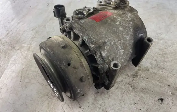 Mitsubishi Pajero Sport I Air conditioning (A/C) compressor (pump) Mr360532