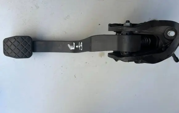 Volkswagen PASSAT B7 Clutch pedal 3C1721059BF 42002603 08092010